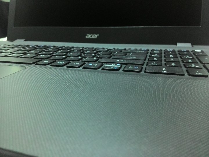ACER   Extensa EX2511G-561W   筆電開箱