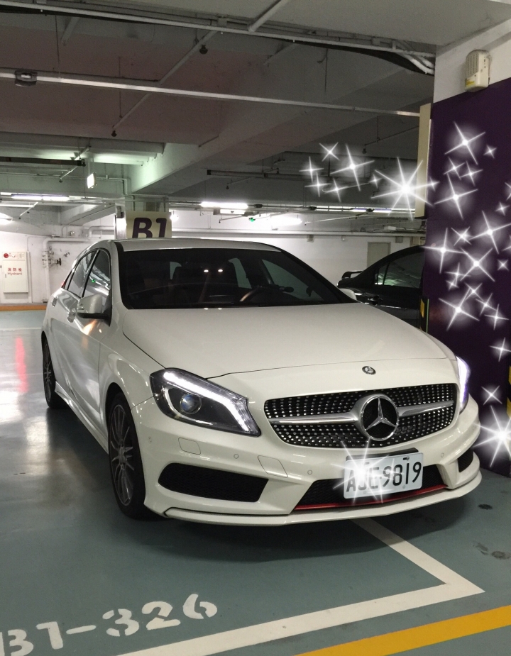 賓士賽車椅,是否有如BMW出掛勾彈簧?買東西可以掛上