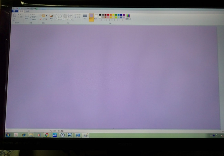 BenQ GW2250HM 螢幕中間出現明顯的灰黑色陰影