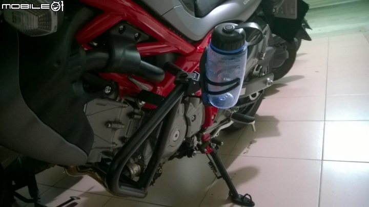腳踏車杯架新應用-適合有保桿的大型重機
