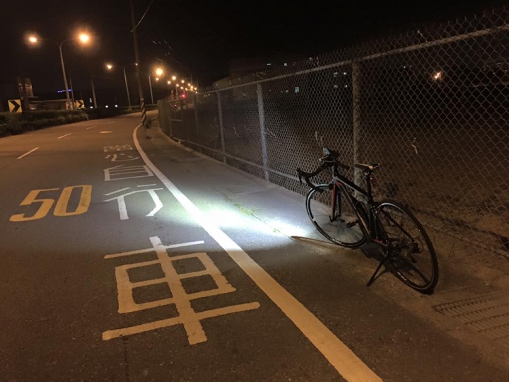 fenix bc30 車燈 簡單開箱