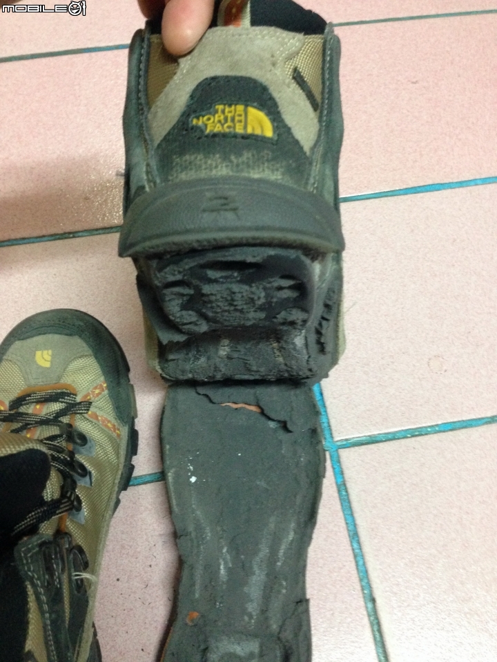 The North Face 登山鞋環保材質，買了4年多，沒穿幾次就完全報銷......有圖有真相
