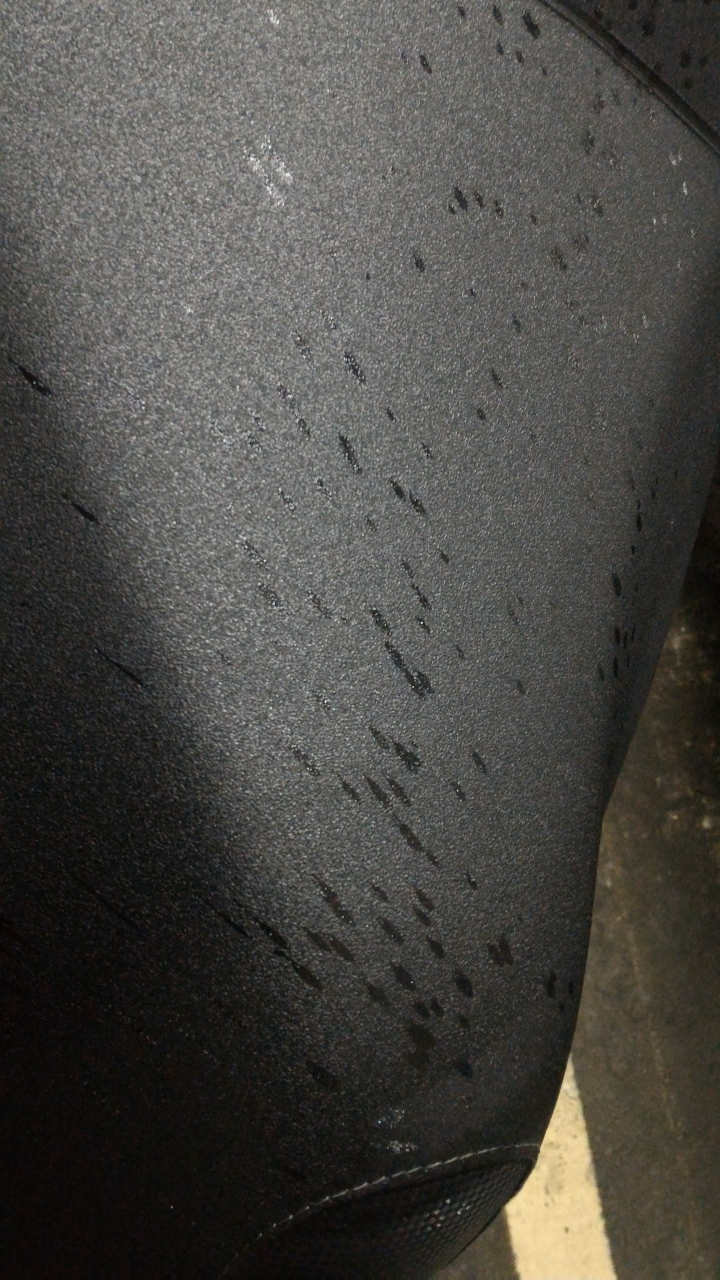 被潑類似三秒膠的東西 有救嗎?