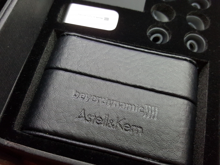 應該是01首開 Beyerdynamic x Astell&Kern 聯名款旗艦耳機T8iE開箱