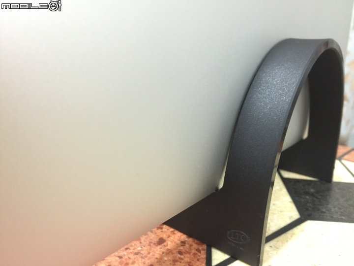 [分享]Macbook直立架LTC ARK Standing Dock For Macbook  MBPR一秒變iMac
