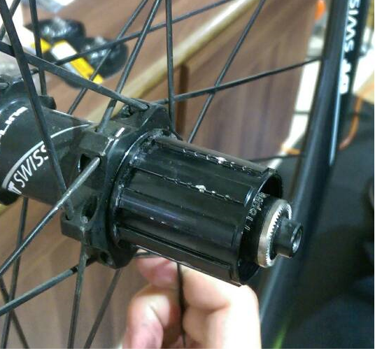 DT swiss rc55 棘輪座傷痕