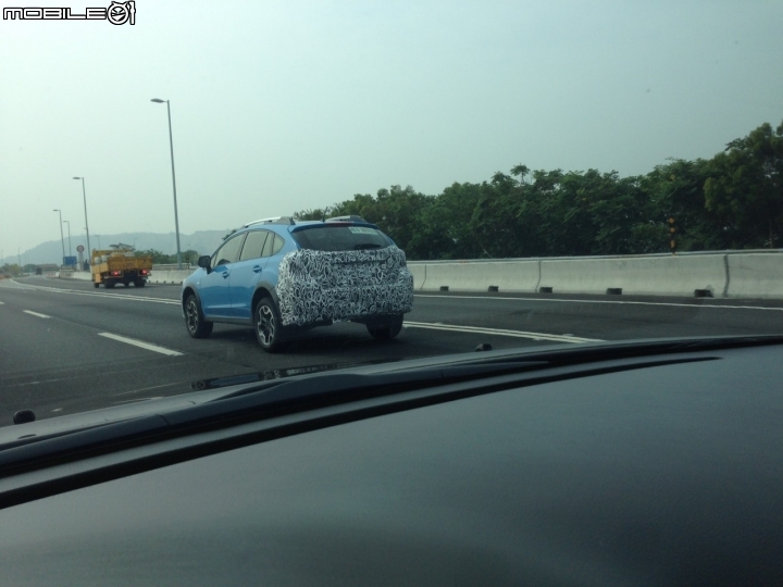 11/12中午國道3號苗栗段看到的乳牛車...