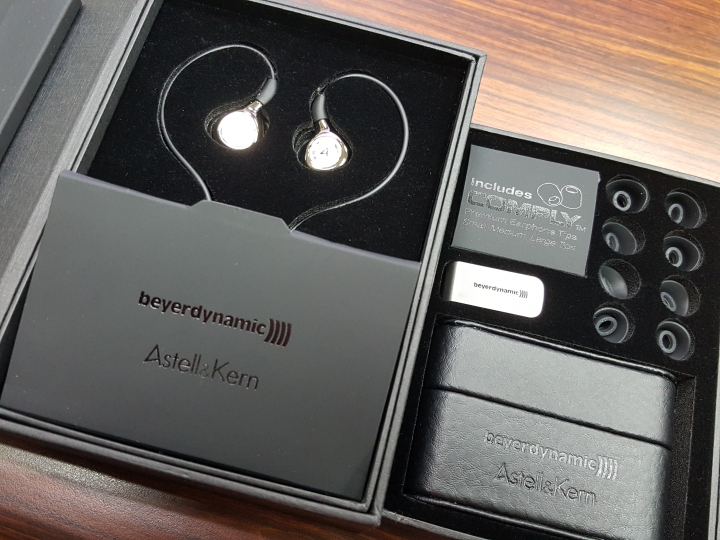 應該是01首開 Beyerdynamic x Astell&Kern 聯名款旗艦耳機T8iE開箱
