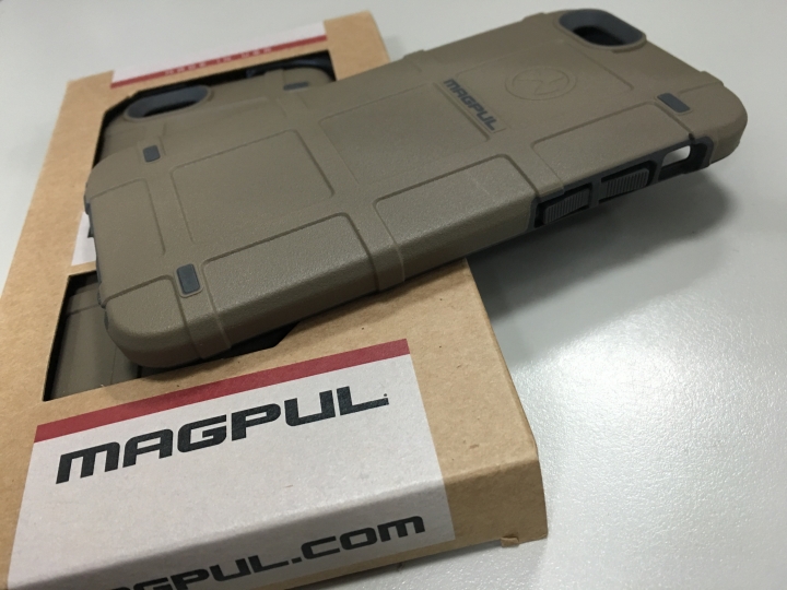 iPhone 6s Plus 要裝 MAGPUL 防摔殼結果同事買成 6s 殼><