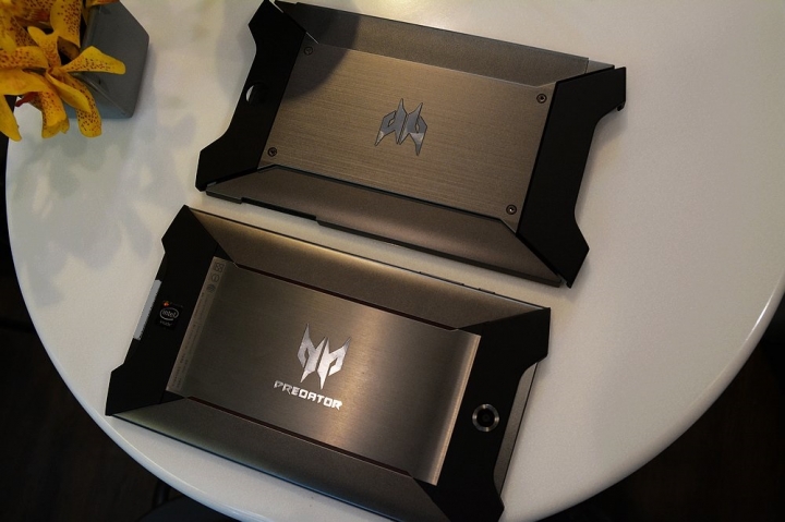 開箱‧acer predator 8及腰包
