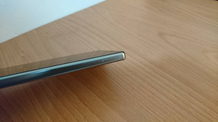 [魔鏡開箱] 我可以把家庭劇院一手掌握 Z5 Premium