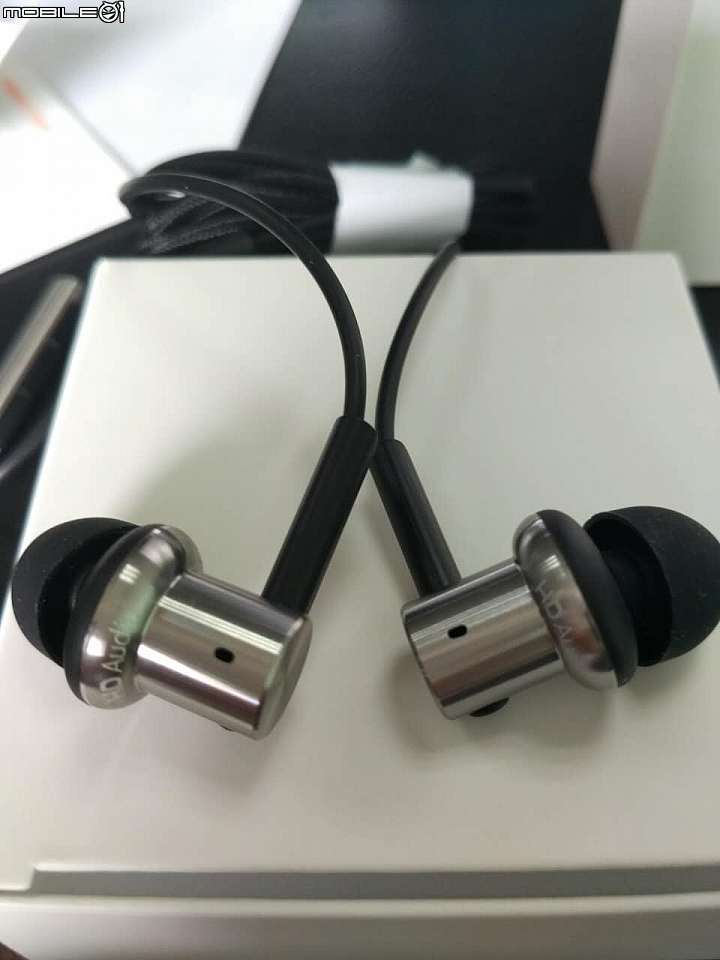 新到的小米圈鐵耳機