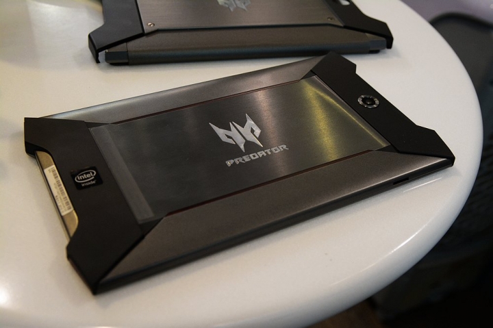 開箱‧acer predator 8及腰包