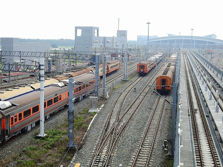 Nikon P900の縱橫交錯：台鐵潮州車輛基地。