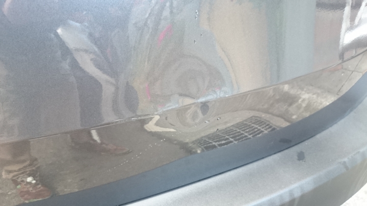 請問汽車鈑金要多少錢(文內有照片)