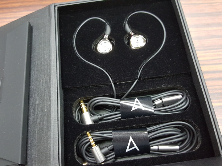 應該是01首開 Beyerdynamic x Astell&Kern 聯名款旗艦耳機T8iE開箱