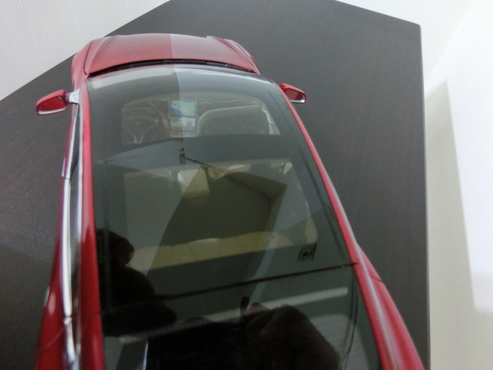 台灣第一台 1:18 的 Tesla 模型