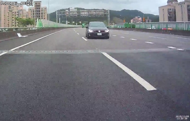 很高興能向後為您錄影...罰單請記得笑納...