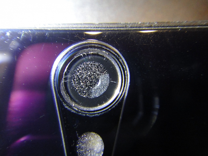 請問關於Sony Z 鏡頭上有無保護膜