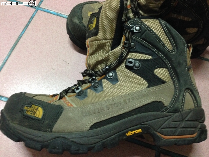 The North Face 登山鞋環保材質，買了4年多，沒穿幾次就完全報銷......有圖有真相
