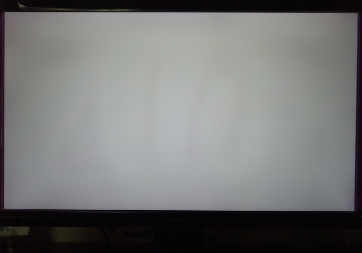 BenQ GW2250HM 螢幕中間出現明顯的灰黑色陰影