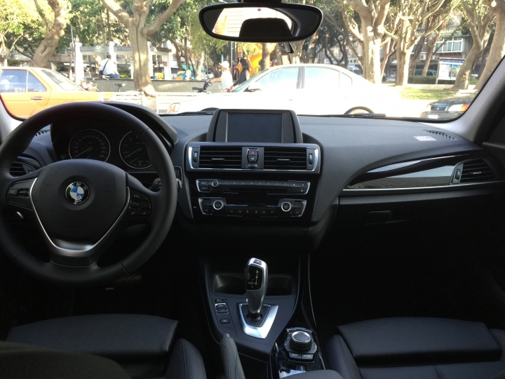 黑色 BMW 120i 開箱文