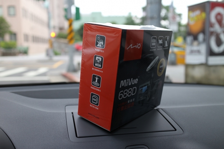 開箱分享: MIO 688D前後雙鏡頭SONY感光元件行車紀錄器