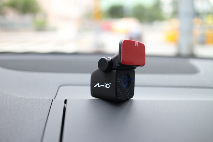 開箱分享: MIO 688D前後雙鏡頭SONY感光元件行車紀錄器