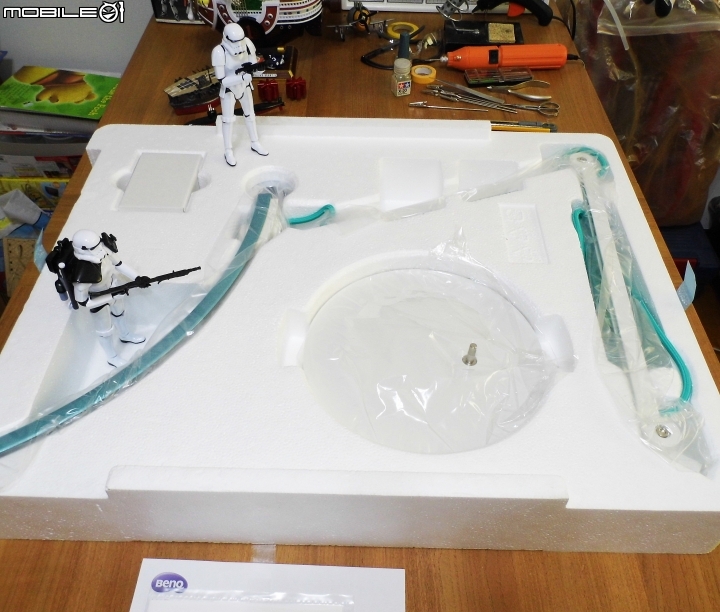 [開箱報告] 開心有BenQ WiT智慧調光護眼LED檯燈，在遊戲工作桌上陪伴我快樂做模型！