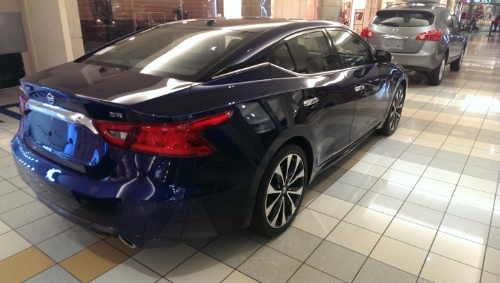 去關島旅遊看到的Nissan Maxima