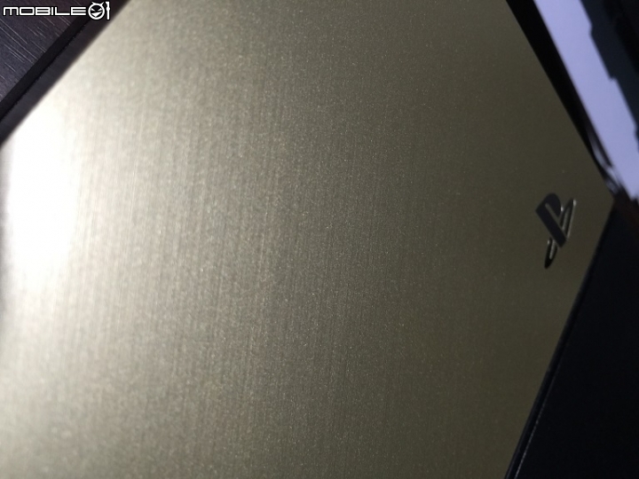 金光閃閃的PS4 金色硬碟蓋開箱~ (其他顏色也來秀一下吧)