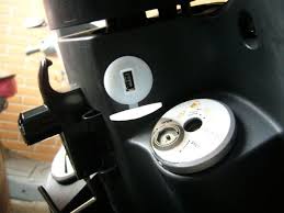 要進行汽車電瓶充電，這接法可否達成不斷電效果?