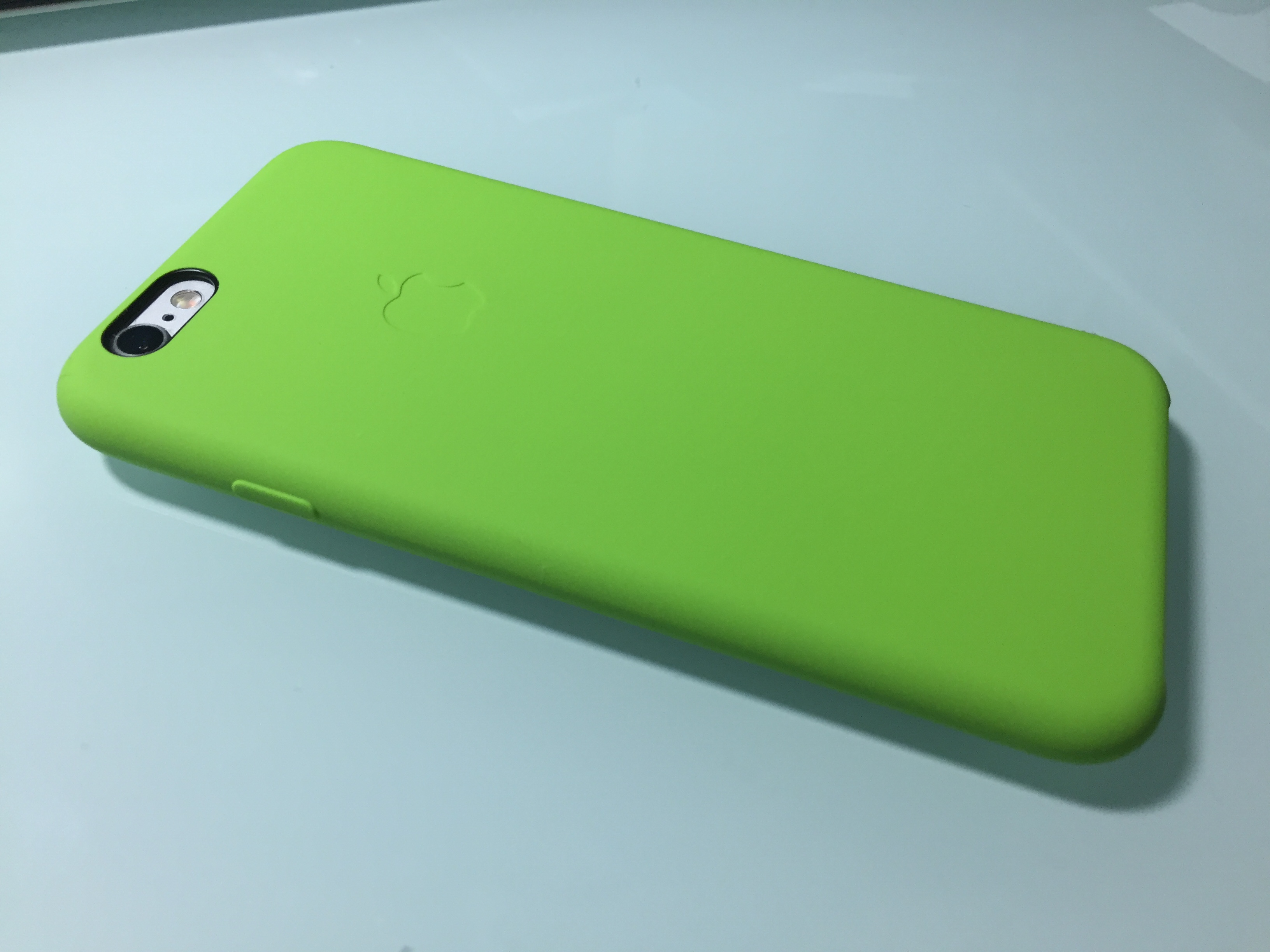 分享～IPHONE6S銀+HODA 2.5D滿版玻璃保貼+原廠矽膠套（綠）
