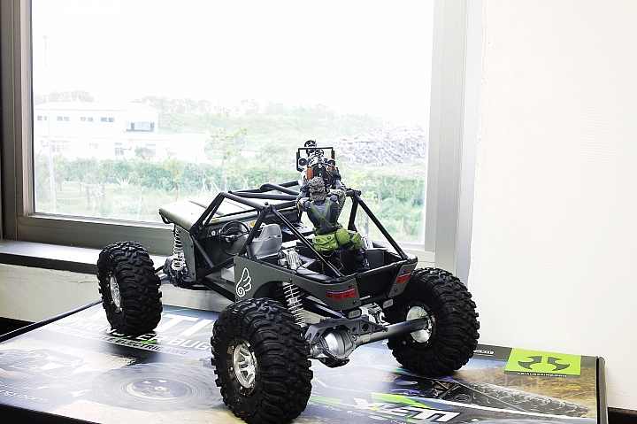 Axial 1/10 攀岩車