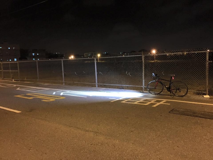 fenix bc30 車燈 簡單開箱