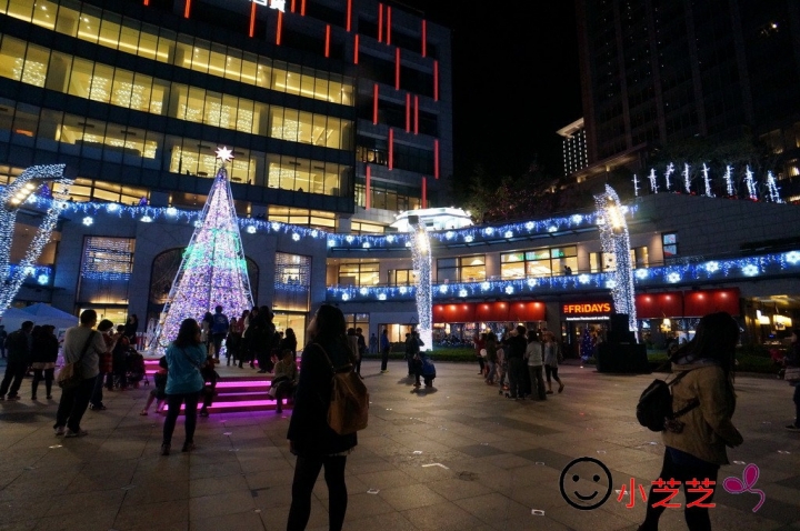 【台北景點】2015統一阪急百貨聖誕節 捷運市政府 愛･Sharing信義區聖誕樹 免費景點 超美燈海 不輸新北板橋歡樂耶誕城^_^ 含交通資訊