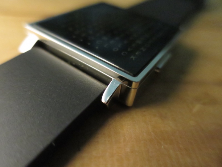 我也來開箱 有趣的QLOCKTWO