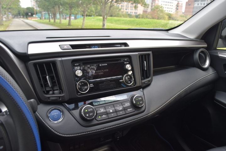 百萬suv新時代， 2016 RAV4 雙等級開箱，10吋大螢幕影音改裝分享