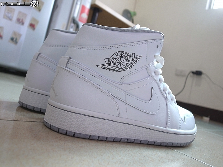 【開箱】第一雙Air Jordan I 就要白帥帥 小時候的願望一次滿足！