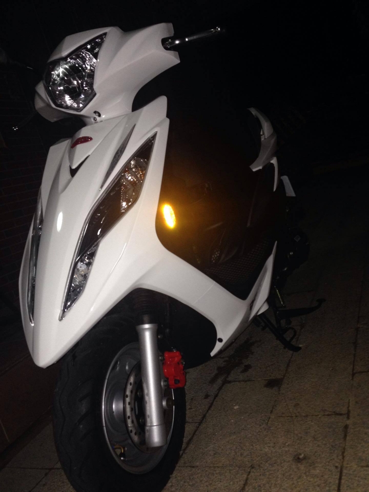 pgo bon125 白色 開箱文 拆拆拆拆 順便幫我看一下 車子的問題