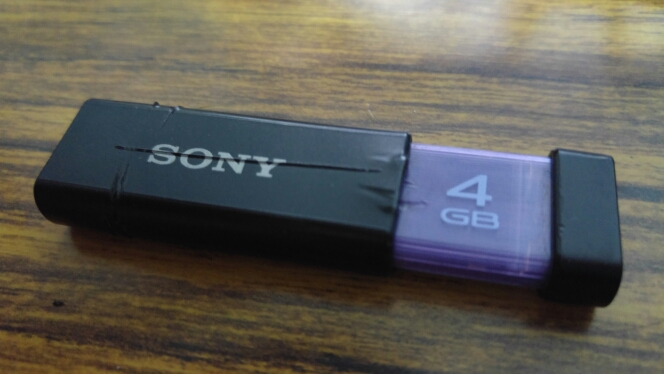 六七年前，Sony隨身碟踢歪了，突然想救資料