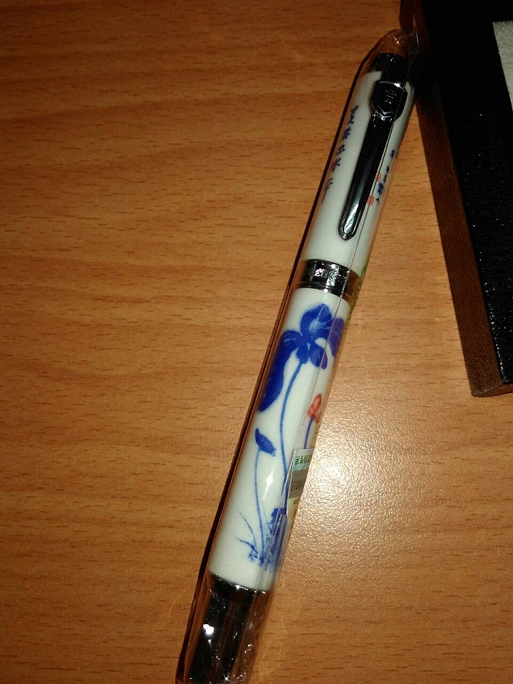 [英雄鋼筆]是開箱，也是關箱的青花瓷1092駿馬？荷花！