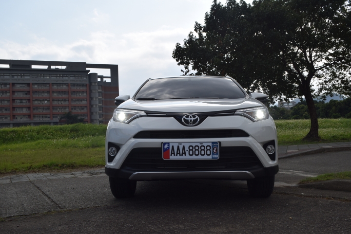 百萬suv新時代， 2016 RAV4 雙等級開箱，10吋大螢幕影音改裝分享