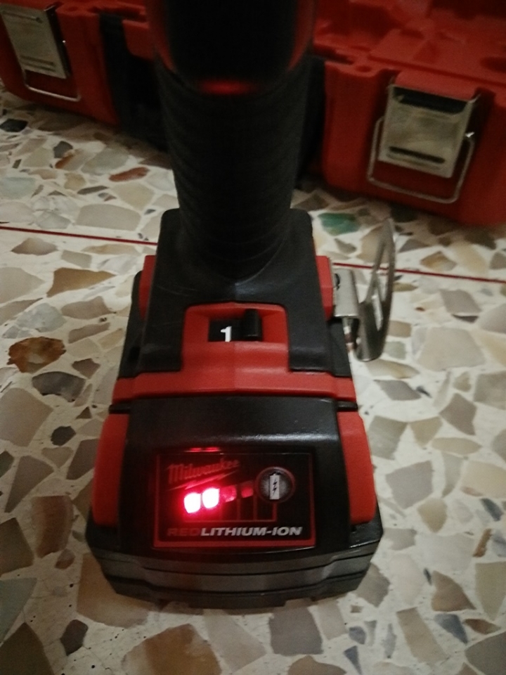 Milwaukee M18BID-402C 18V鋰電衝擊起子機 開箱