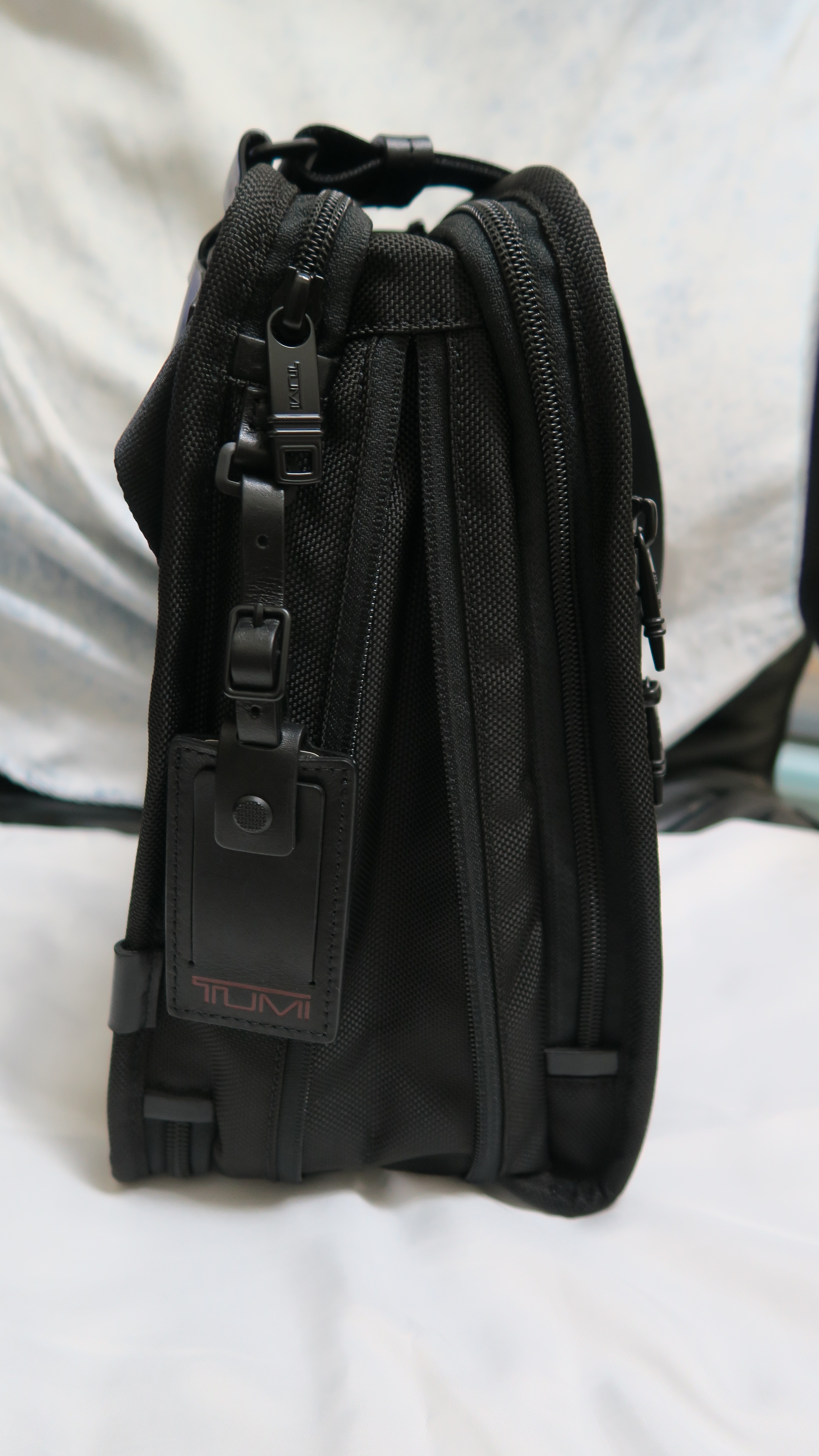 [微開箱] Tumi 斜背包 + 長夾