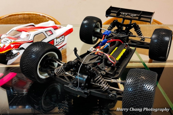Losi RTR 1:14 Mini 8IGHT-T Truggy 4WD 競速短卡開箱分享