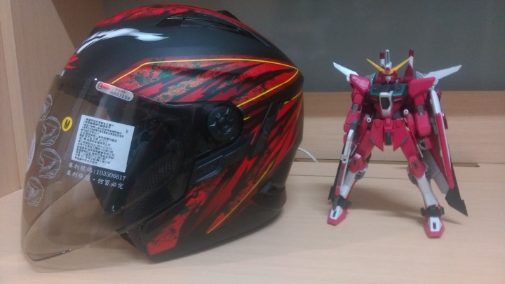 [開箱] 聖誕節就是要紅 ZEUS ZS-613B 熊霸 參上!