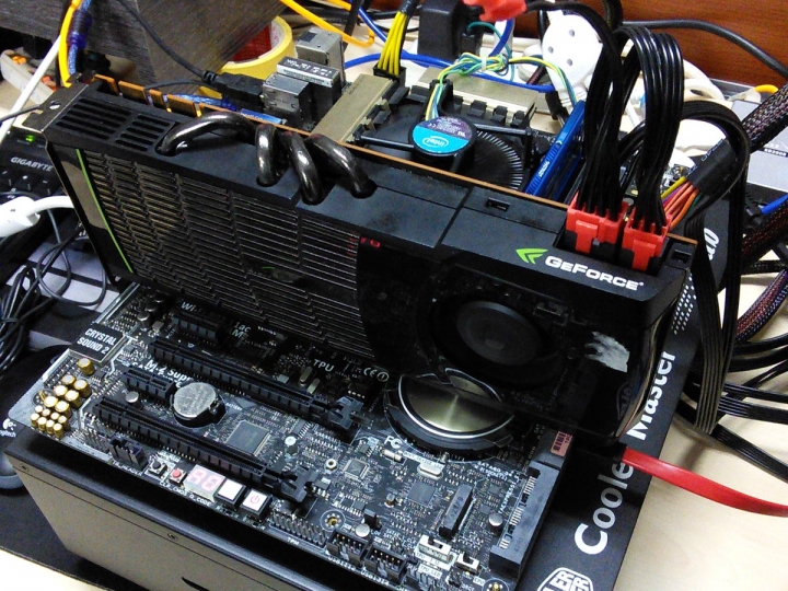 Aerocool XPredator 750GM 半模組化金牌電源：勁酷機械風 競搶玩家眼球