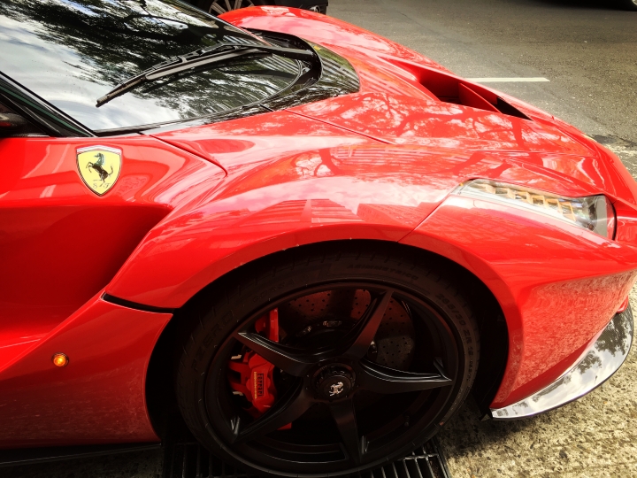 敦化南路上LaFerrari