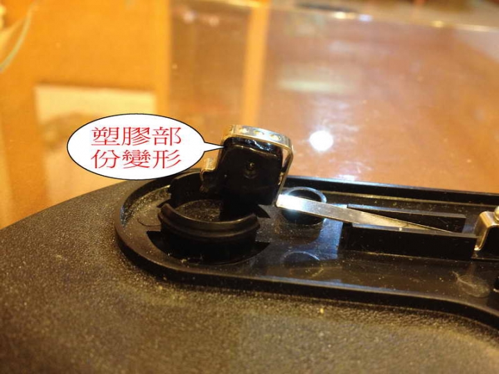 iRobot充電座單邊接點發燙